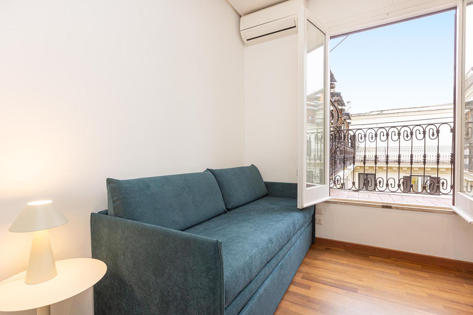 Amazing Via Del Tritone Apartment